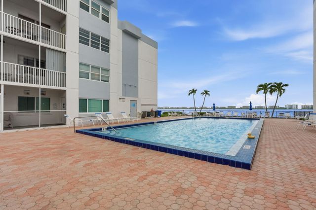 1516 S Lakeside Drive 408, Lake Worth Beach, FL 33460