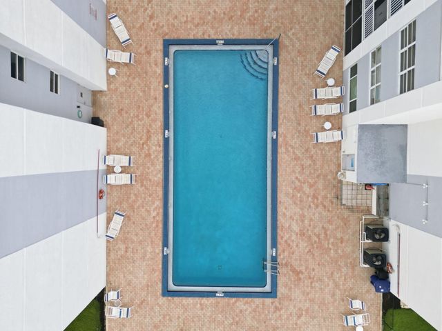 1516 S Lakeside Drive 408, Lake Worth Beach, FL 33460