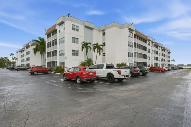 1516 S Lakeside Drive 408, Lake Worth Beach, FL 33460