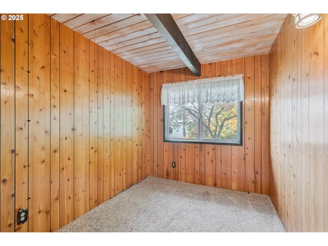 10 W CAPE HORN Rd, Cathlamet, WA 98612