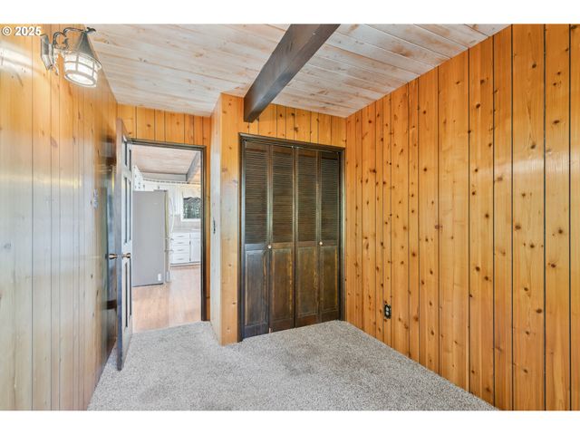 10 W CAPE HORN Rd, Cathlamet, WA 98612