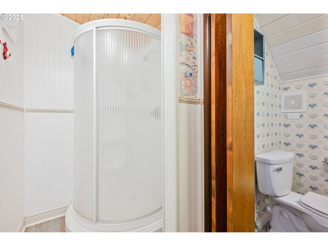 10 W CAPE HORN Rd, Cathlamet, WA 98612