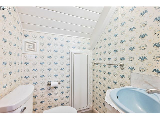 10 W CAPE HORN Rd, Cathlamet, WA 98612