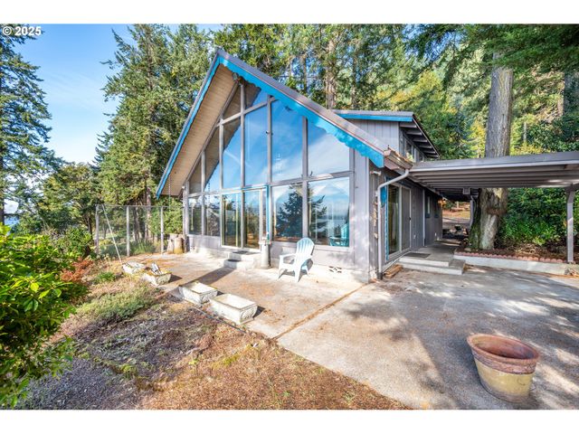 10 W CAPE HORN Rd, Cathlamet, WA 98612