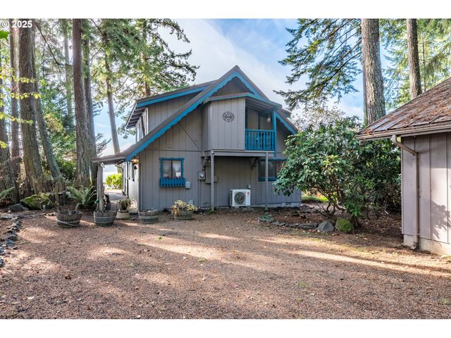 10 W CAPE HORN Rd, Cathlamet, WA 98612