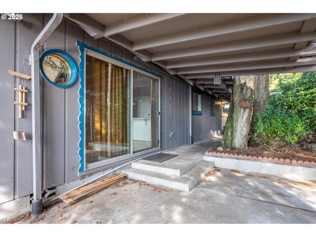 10 W CAPE HORN Rd, Cathlamet, WA 98612