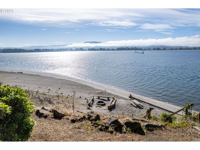 10 W CAPE HORN Rd, Cathlamet, WA 98612