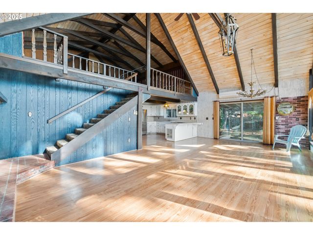 10 W CAPE HORN Rd, Cathlamet, WA 98612