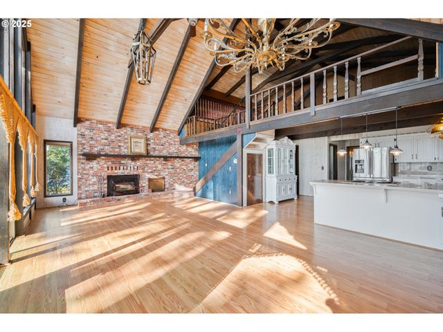 10 W CAPE HORN Rd, Cathlamet, WA 98612