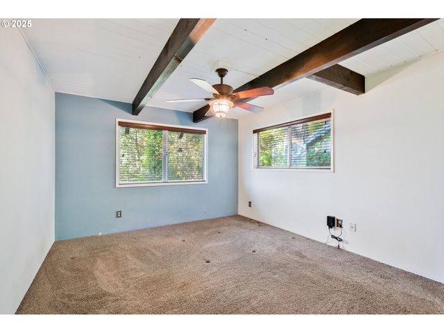 10 W CAPE HORN Rd, Cathlamet, WA 98612