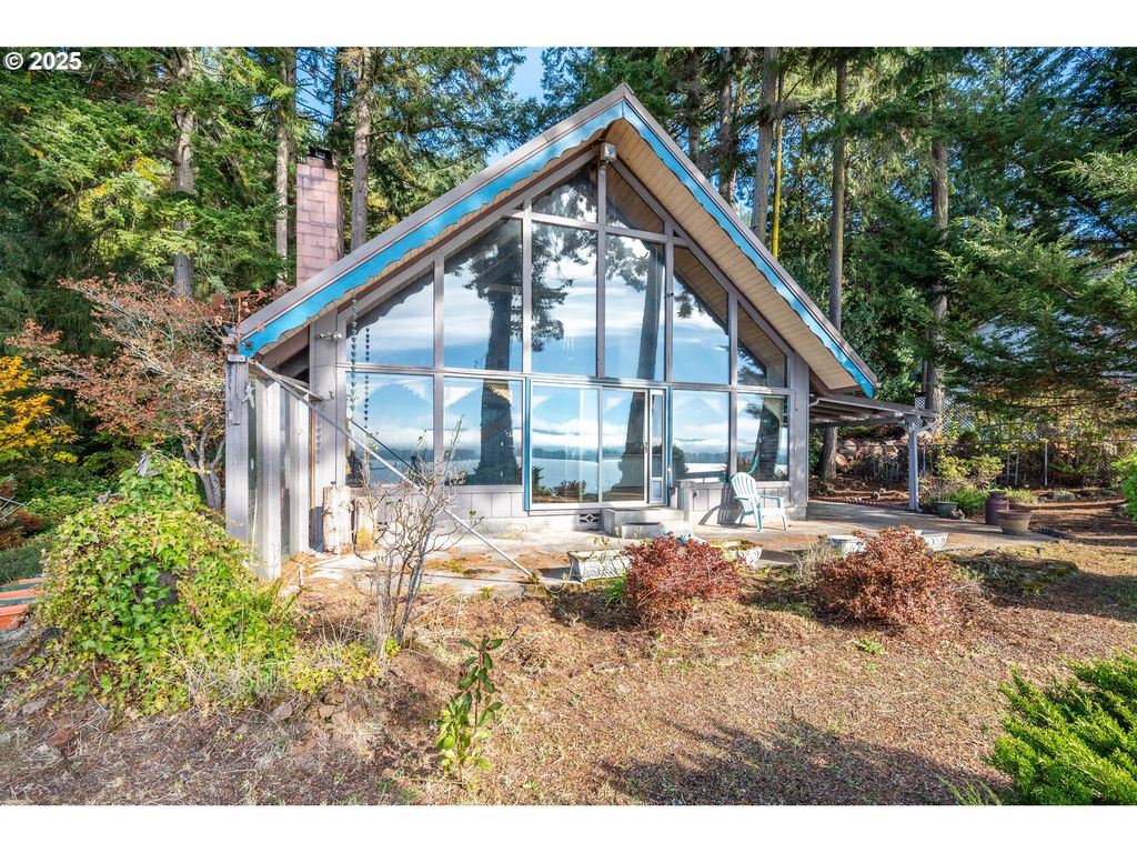 10 W CAPE HORN Rd, Cathlamet, WA 98612