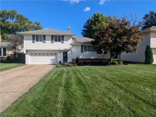 11746 Lafayette Drive, Parma Heights, OH 44130