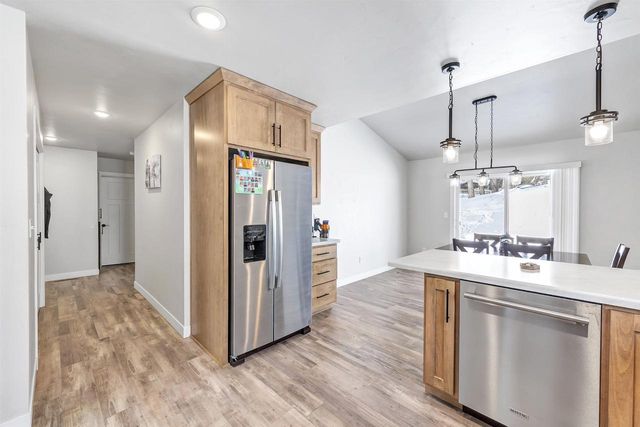 2323 DECKNER AVENUE, Green Bay, WI 54302