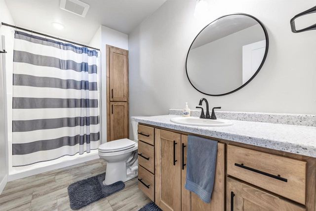 2323 DECKNER AVENUE, Green Bay, WI 54302