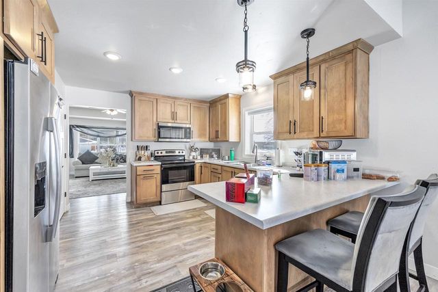 2323 DECKNER AVENUE, Green Bay, WI 54302