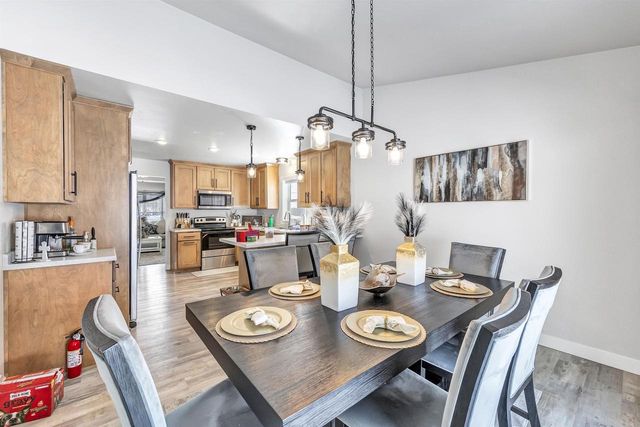 2323 DECKNER AVENUE, Green Bay, WI 54302