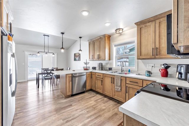 2323 DECKNER AVENUE, Green Bay, WI 54302