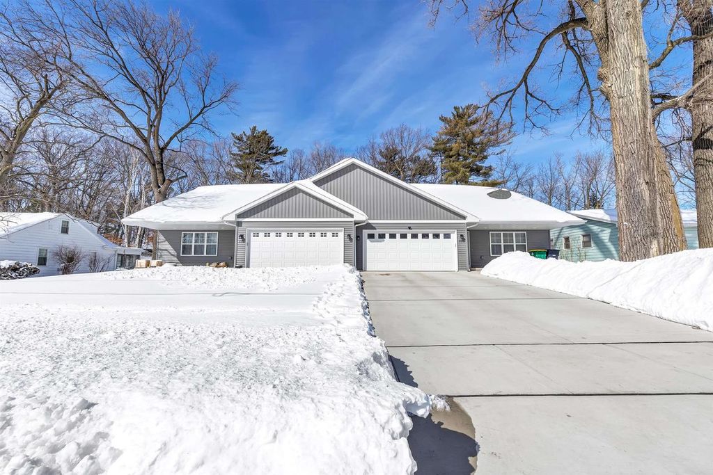 2323 DECKNER AVENUE, Green Bay, WI 54302