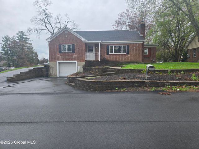 16 Van Heusen Street, Colonie, NY 12205