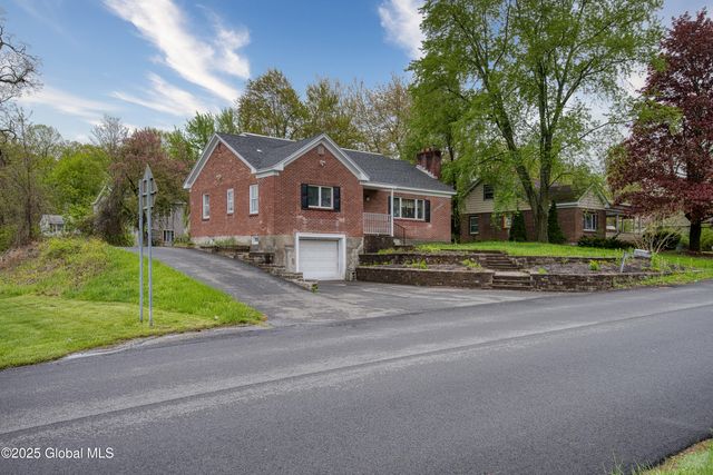 16 Van Heusen Street, Colonie, NY 12205