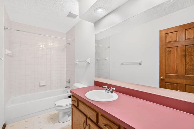7100 Rossman Court, Canal Winchester, OH 43110