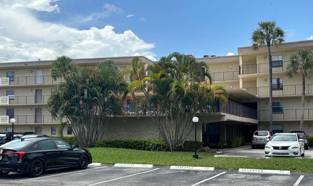 9355 SW 8th Street 216, Boca Raton, FL 33428