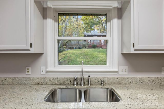 28 Timber Lane, Asheville, NC 28806