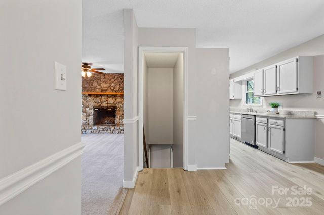 28 Timber Lane, Asheville, NC 28806