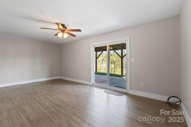 28 Timber Lane, Asheville, NC 28806