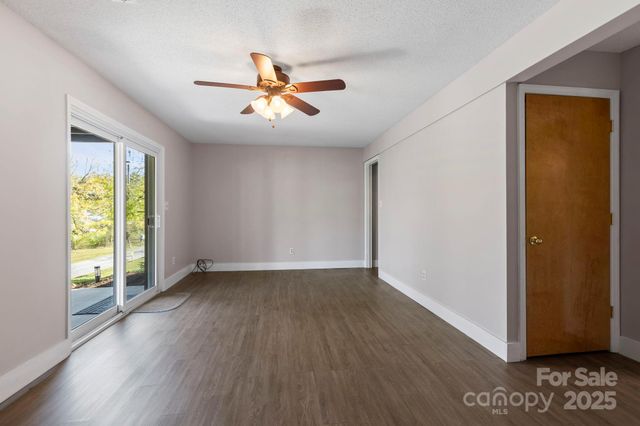 28 Timber Lane, Asheville, NC 28806