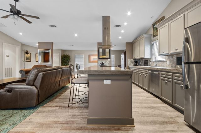 528 Indian Hill Boulevard, Livingston, TX 77351