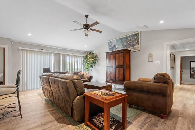 528 Indian Hill Boulevard, Livingston, TX 77351