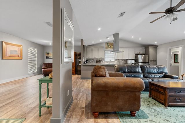 528 Indian Hill Boulevard, Livingston, TX 77351