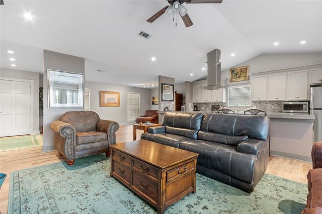 528 Indian Hill Boulevard, Livingston, TX 77351