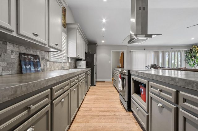 528 Indian Hill Boulevard, Livingston, TX 77351