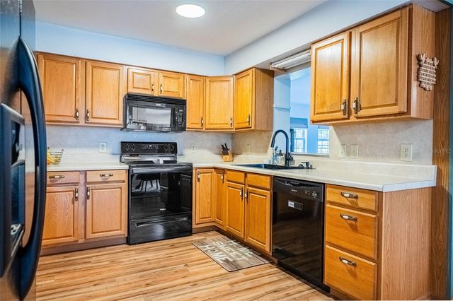 5905 WHISPERING PINES ROAD, Lakeland, FL 33811