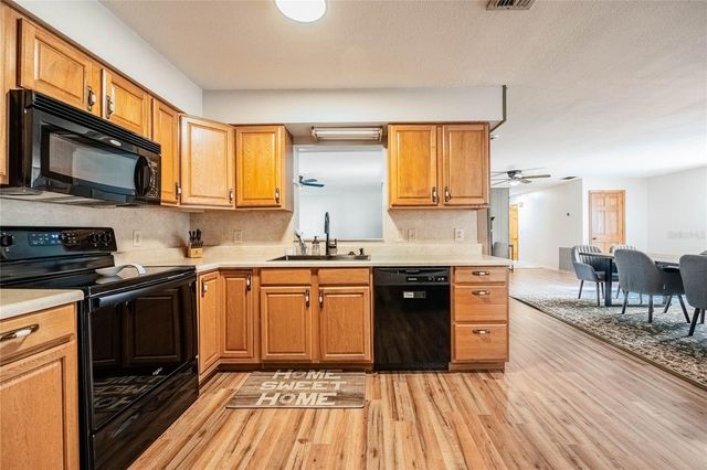 5905 WHISPERING PINES ROAD, Lakeland, FL 33811