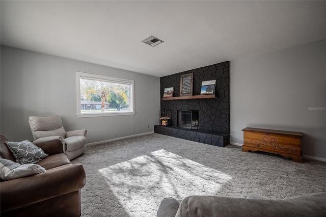 5905 WHISPERING PINES ROAD, Lakeland, FL 33811