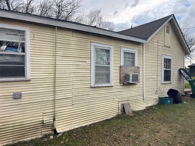 2524 Oakwood Terrace, Haltom City, TX 76117