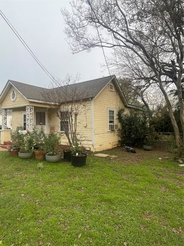 2524 Oakwood Terrace, Haltom City, TX 76117