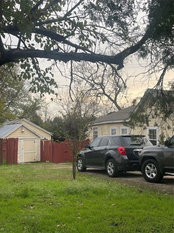 2524 Oakwood Terrace, Haltom City, TX 76117