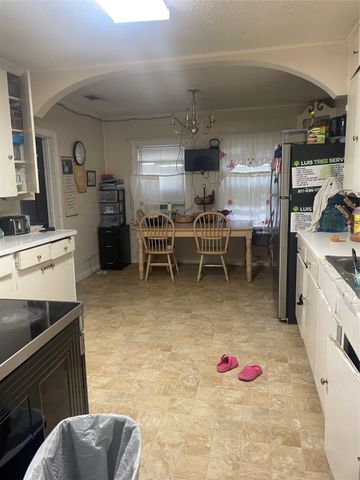 2524 Oakwood Terrace, Haltom City, TX 76117