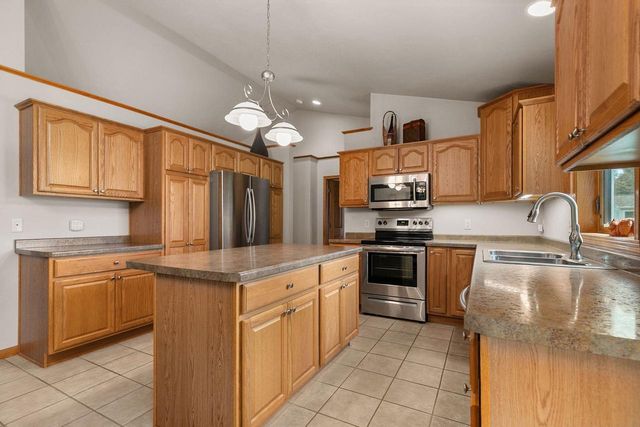 W6423 BOONESBOROUGH DRIVE, Greenville, WI 54942