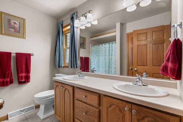 W6423 BOONESBOROUGH DRIVE, Greenville, WI 54942