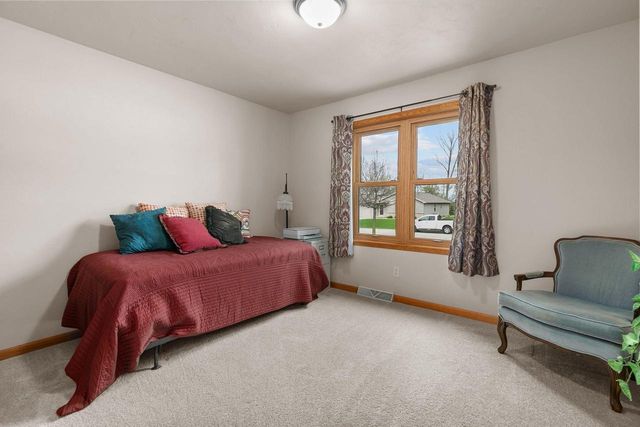 W6423 BOONESBOROUGH DRIVE, Greenville, WI 54942