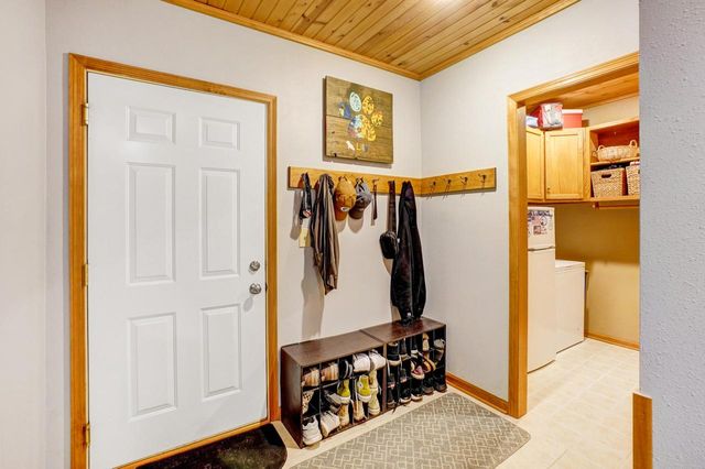N5181 Union Hill ROAD, Oconomowoc, WI 53066