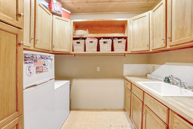 N5181 Union Hill ROAD, Oconomowoc, WI 53066