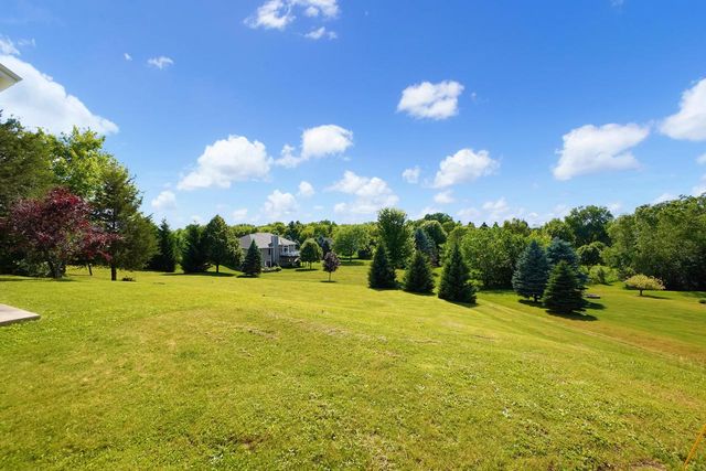 N5181 Union Hill ROAD, Oconomowoc, WI 53066