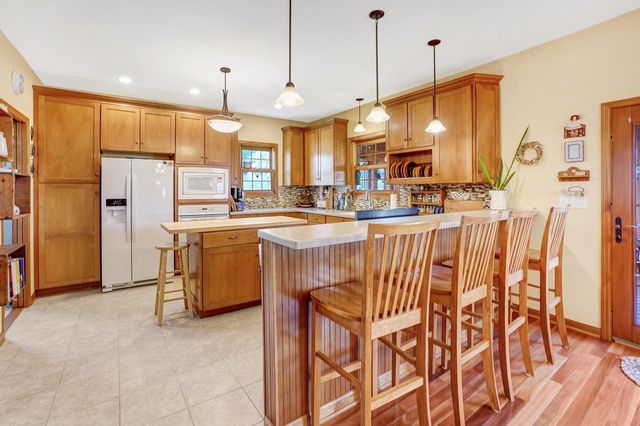 N5181 Union Hill ROAD, Oconomowoc, WI 53066