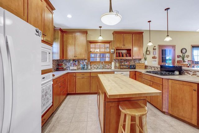 N5181 Union Hill ROAD, Oconomowoc, WI 53066